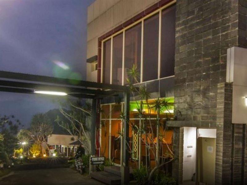 The Rizen Hotel Cisarua Kültér fotó