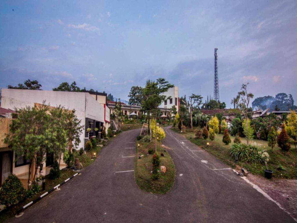 The Rizen Hotel Cisarua Kültér fotó